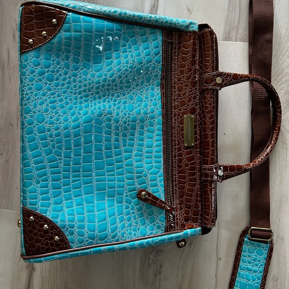 Turquoise and Brown Travel Luggage Set - Picture 12 of 16